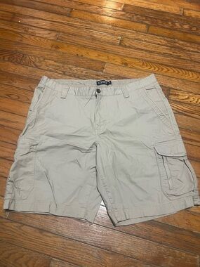 Chaps Men's Cargo Shorts in Khaki Tan